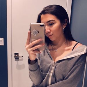 Meet your Posher, Alexis